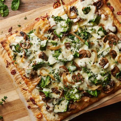 How many protein are in beef and mushroom pizza - calories, carbs, nutrition