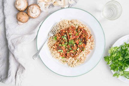 How many protein are in beef bolognese with brown rice small - calories, carbs, nutrition