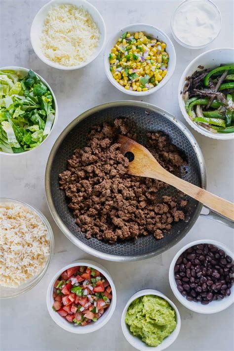 How many protein are in beef burrito bowl - roberto - calories, carbs, nutrition