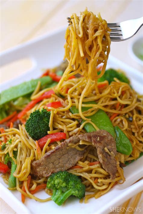 How many protein are in beef chow mein - calories, carbs, nutrition