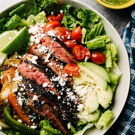 How many protein are in beef fajita salad - calories, carbs, nutrition