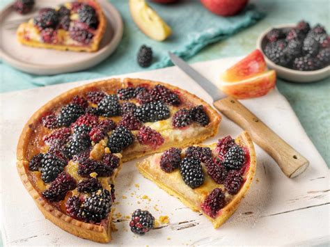 How many protein are in berry tart - calories, carbs, nutrition