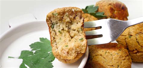 How many protein are in bietenpizza met falafel 1/2 - calories, carbs, nutrition