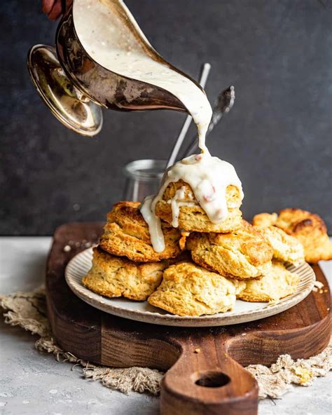 How many protein are in biscuit and black pepper gravy - calories, carbs, nutrition