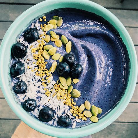 How many protein are in black blue smoothie bowl - calories, carbs, nutrition