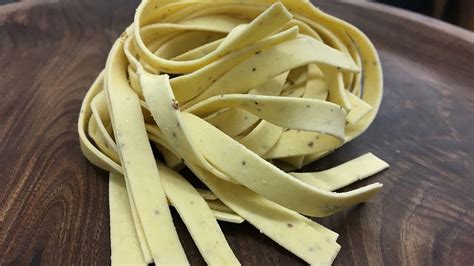 How many protein are in black pepper fettuccine - calories, carbs, nutrition