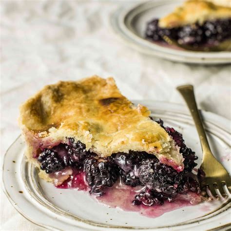 How many protein are in blackberry pie - calories, carbs, nutrition