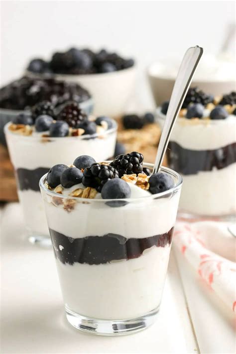 How many protein are in blackberry-yogurt parfait - calories, carbs, nutrition