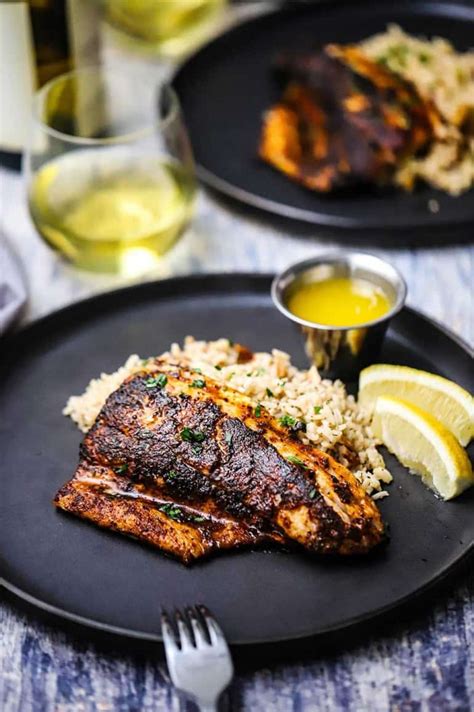 How many protein are in blackened redfish - calories, carbs, nutrition