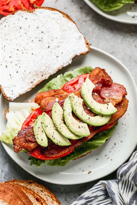 How many protein are in blt sandwich - calories, carbs, nutrition