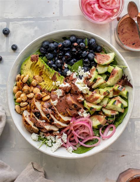 How many protein are in blueberry chicken salad with almonds - calories, carbs, nutrition