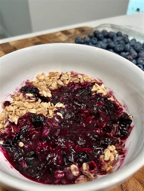 How many protein are in blueberry crumble - calories, carbs, nutrition