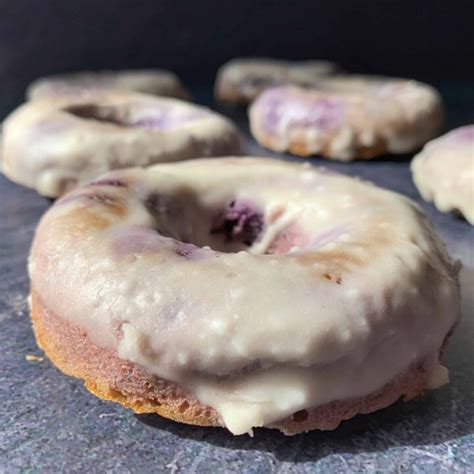 How many protein are in blueberry donut - calories, carbs, nutrition