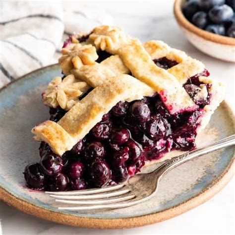 How many protein are in blueberry pie - calories, carbs, nutrition