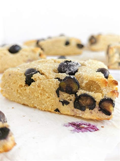 How many protein are in blueberry scones - fresh made - calories, carbs, nutrition