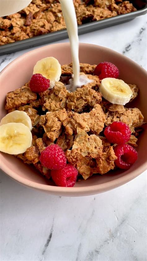 How many protein are in blushing banana berry crunch - calories, carbs, nutrition
