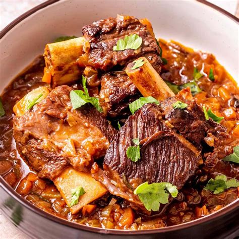 How many protein are in braised beef short ribs - calories, carbs, nutrition