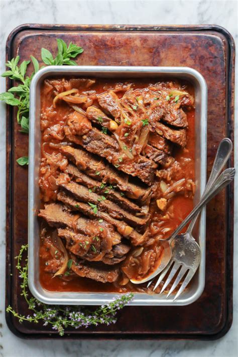 How many protein are in braised brisket with caramelized onions - calories, carbs, nutrition