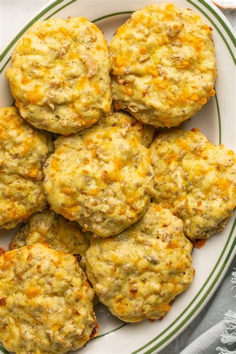 How many protein are in breakfast biscuit with cheese & bacon - calories, carbs, nutrition