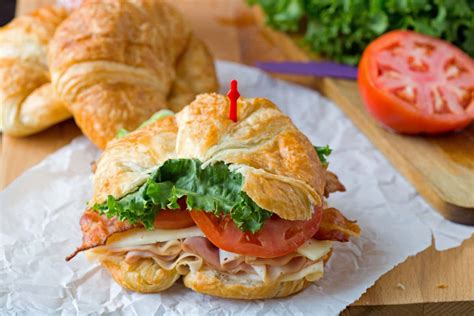 How many protein are in breakfast club croissant - calories, carbs, nutrition