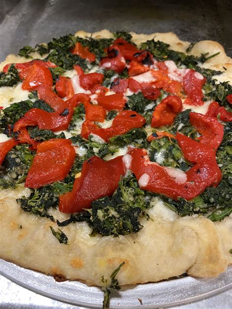 How many protein are in broccoli and red pepper pizza - calories, carbs, nutrition