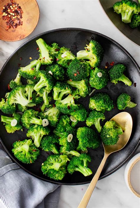 How many protein are in broccoli florets sauteed lemon garlic & red pepper 1/2 cup - calories, carbs, nutrition