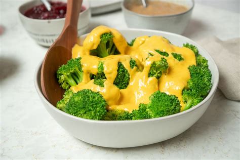 How many protein are in broccoli with cheese sauce - calories, carbs, nutrition