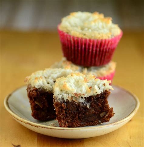 How many protein are in brownie macaroon cupcakes - calories, carbs, nutrition