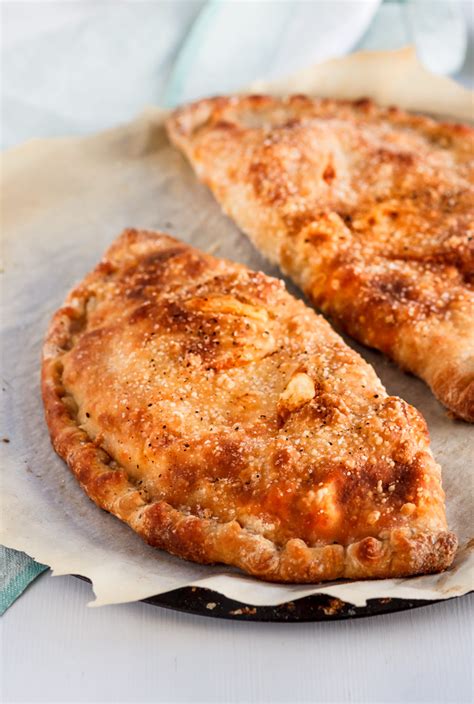 How many protein are in buffalo calzone - calories, carbs, nutrition