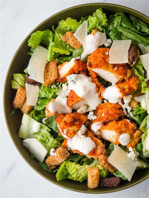 How many protein are in buffalo chicken caesar salad - calories, carbs, nutrition