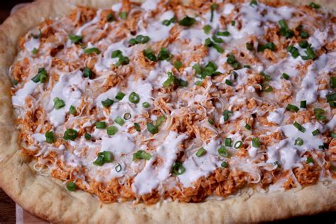 How many protein are in buffalo chicken pizza - calories, carbs, nutrition