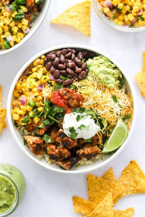 How many protein are in burrito bowl - brown rice, chicken, tomato salsa, corn salsa, lettuce - calories, carbs, nutrition