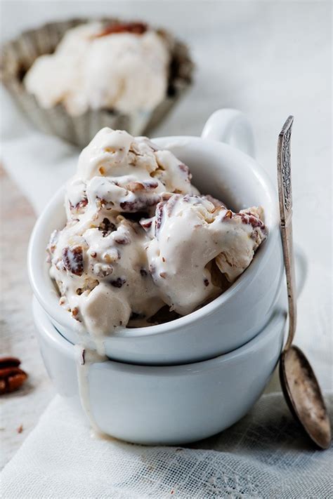 How many protein are in butter pecan ice cream - calories, carbs, nutrition