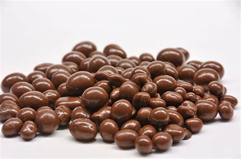 How many protein are in candies, milk chocolate coated raisins - calories, carbs, nutrition