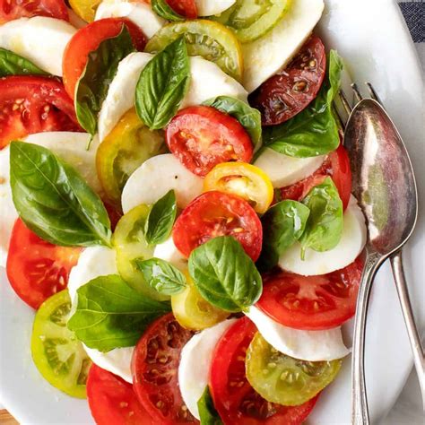 How many protein are in caprese salad - calories, carbs, nutrition