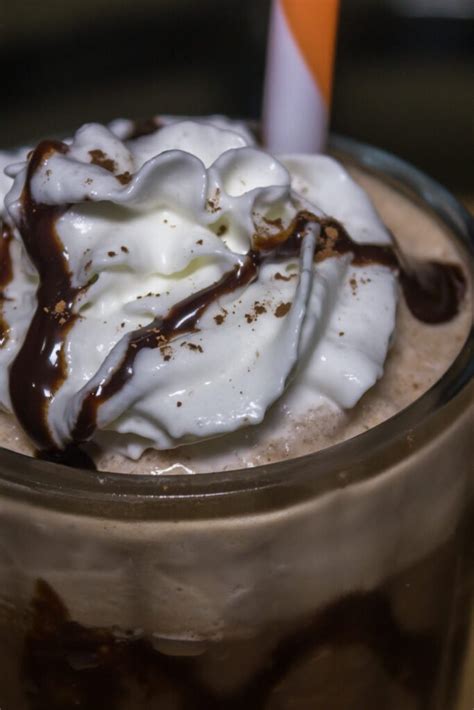 How many protein are in caramel mochaccino - calories, carbs, nutrition