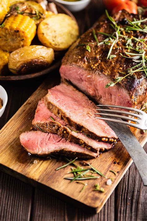 How many protein are in carved top round of beef - calories, carbs, nutrition