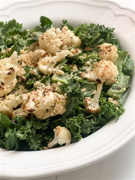 How many protein are in cayenne roasted cauliflower, kale and chicken box salad - calories, carbs, nutrition