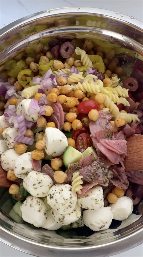 How many protein are in cerners antipasto salad - calories, carbs, nutrition