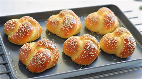 How many protein are in challah roll - calories, carbs, nutrition