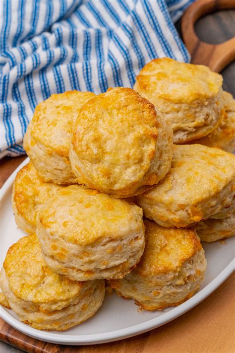 How many protein are in cheddar buttermilk biscuit - calories, carbs, nutrition