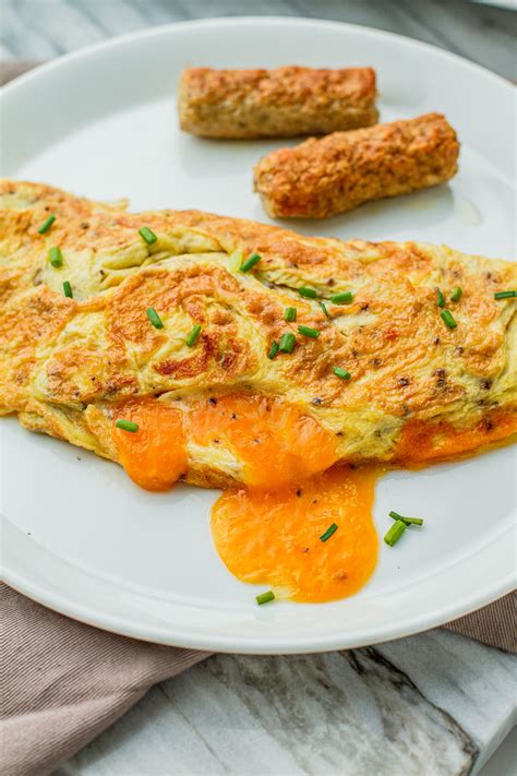 How many protein are in cheddar cheese omelet - calories, carbs, nutrition