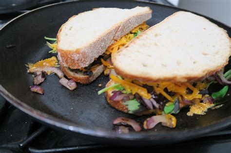 How many protein are in cheese and red onion toastie - calories, carbs, nutrition