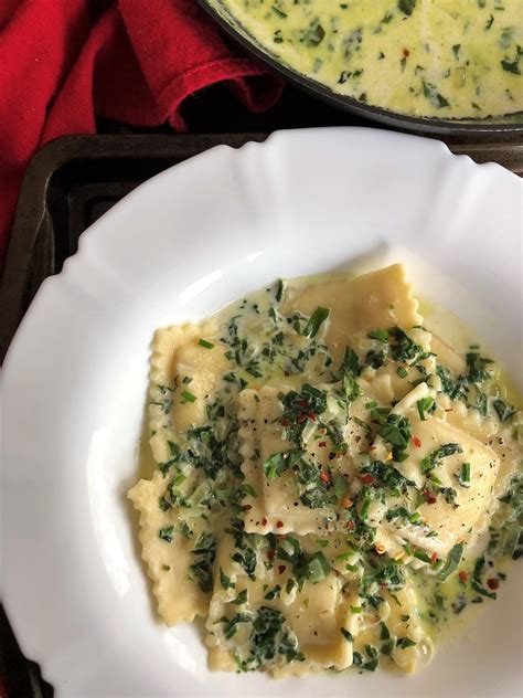 How many protein are in cheese and spinach ravioli with meat sauce - calories, carbs, nutrition