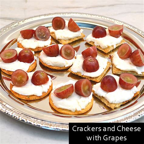 How many protein are in cheese crackers with grapes - calories, carbs, nutrition