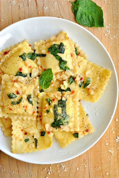 How many protein are in cheese ravioli, with sauce - calories, carbs, nutrition