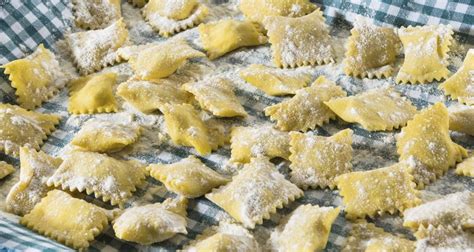 How many protein are in cheese ravioli (15937.0) - calories, carbs, nutrition