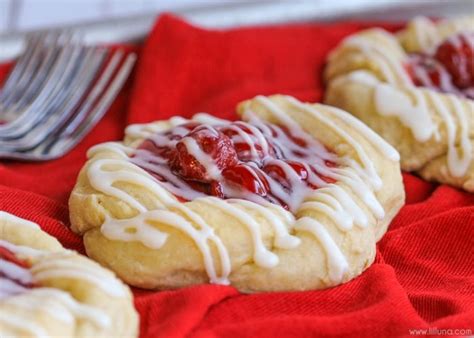 How many protein are in cherry danish - calories, carbs, nutrition