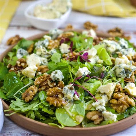 How many protein are in chicken, walnut, blue cheese salad - calories, carbs, nutrition