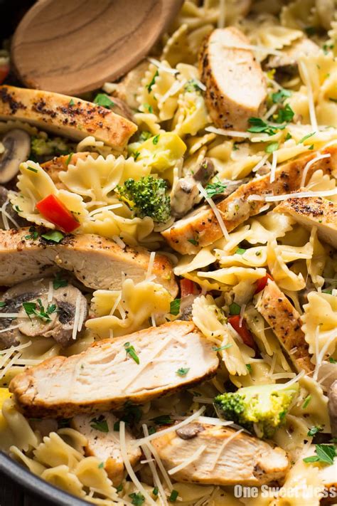 How many protein are in chicken alfredo primavera casserette - calories, carbs, nutrition